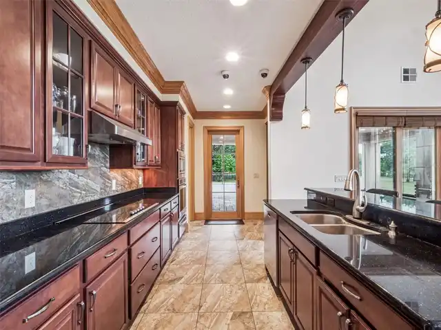 Listing Photo 15
