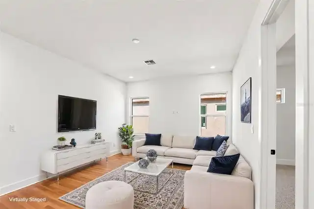 Listing Photo 11