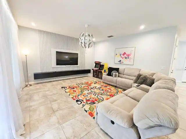 Listing Photo 10
