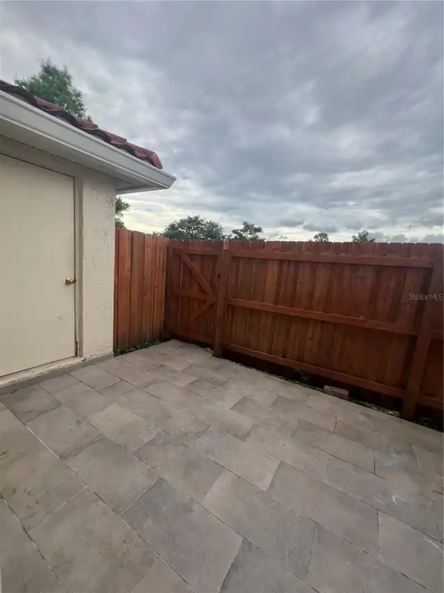 Listing Photo 11