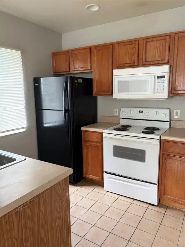 Listing Photo 12