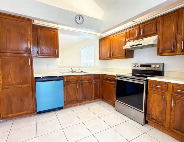 Listing Photo 8