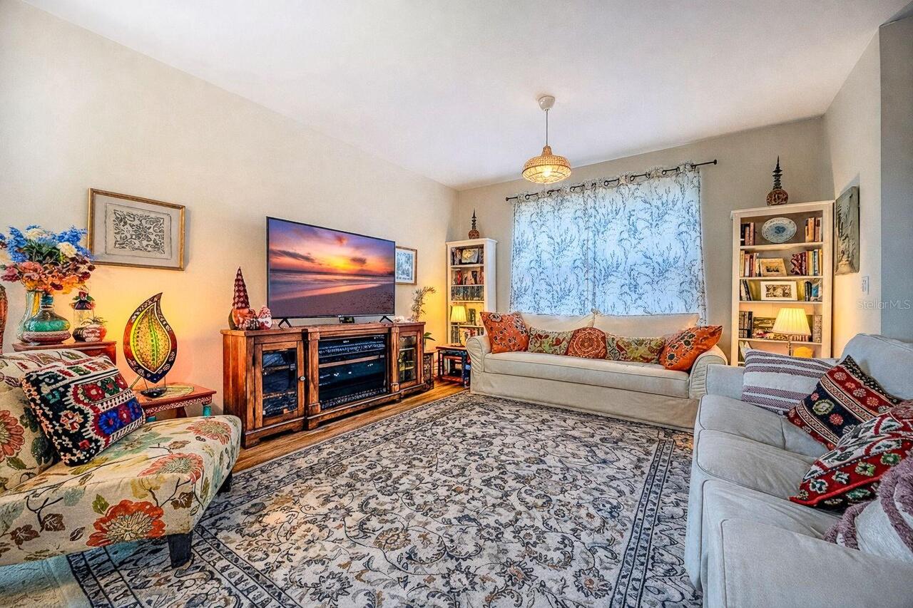 Listing Photo 11