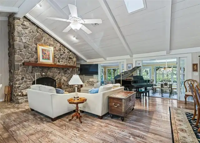 Listing Photo 11