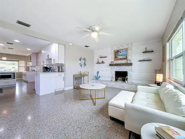 Listing Photo 14