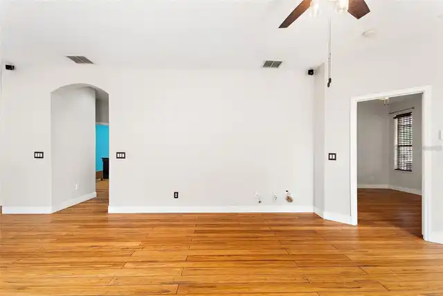 Listing Photo 10