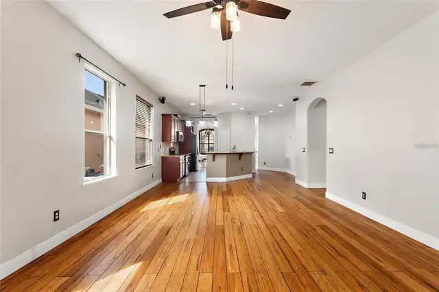 Listing Photo 11
