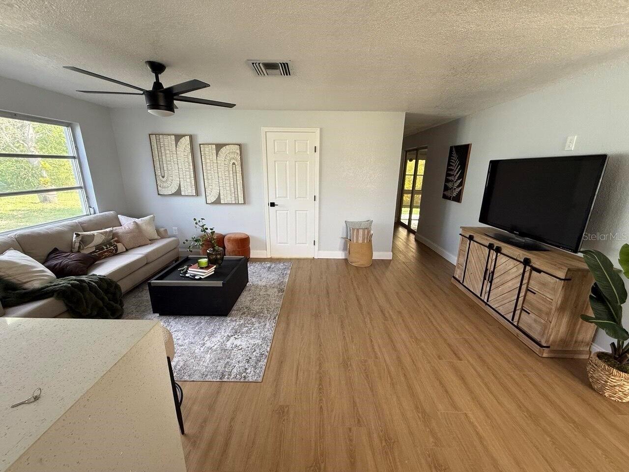 Listing Photo 8