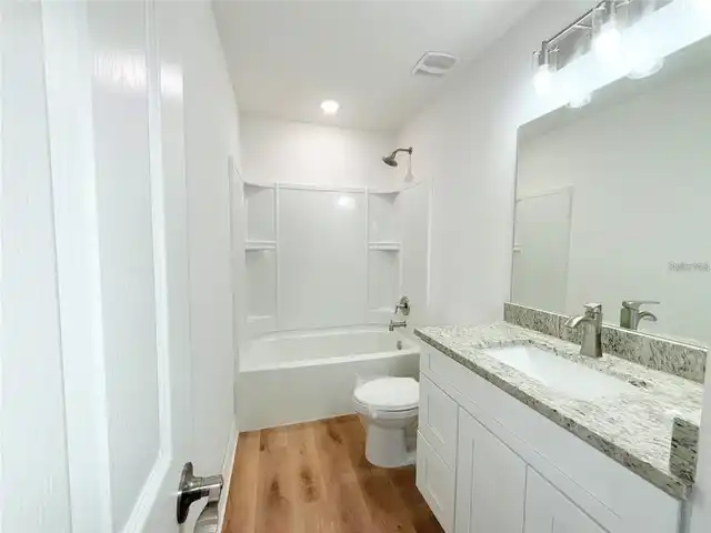Listing Photo 12