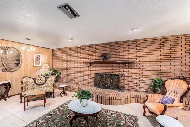 Listing Photo 10