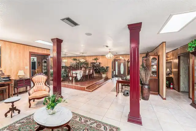 Listing Photo 11