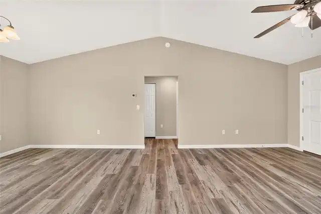 Listing Photo 9
