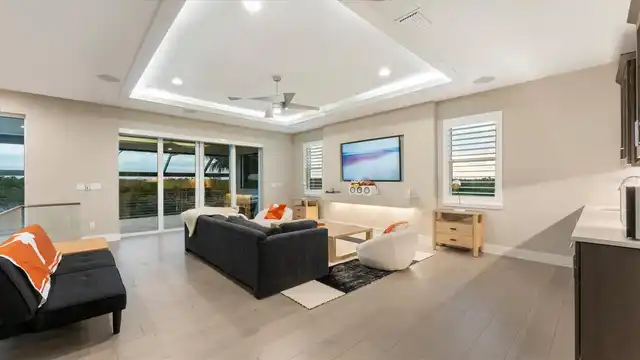 Listing Photo 9