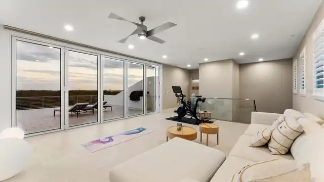 Listing Photo 11