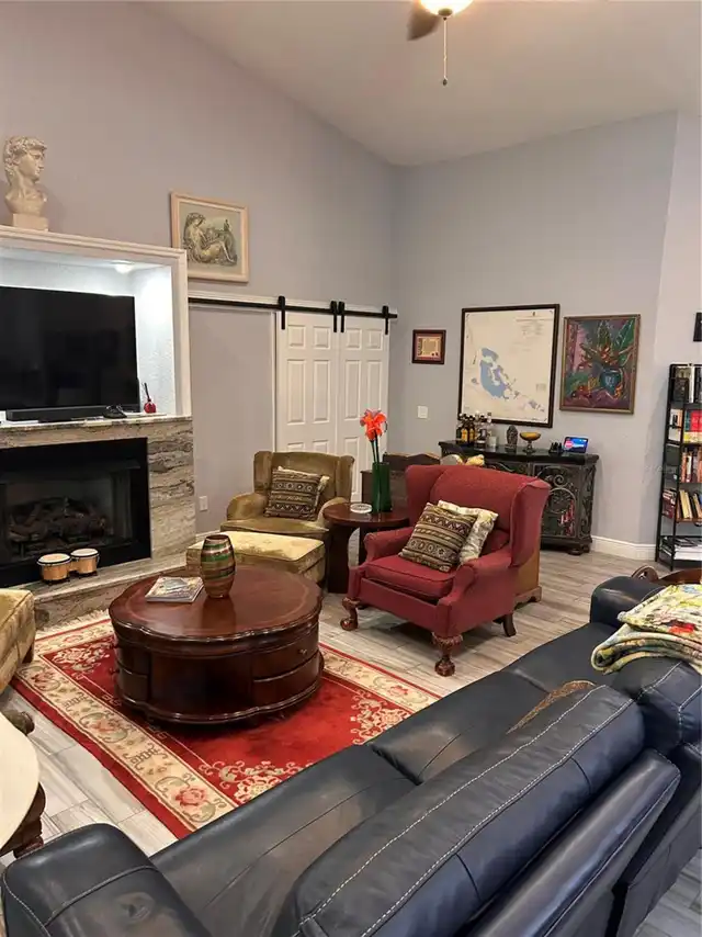 Listing Photo 11