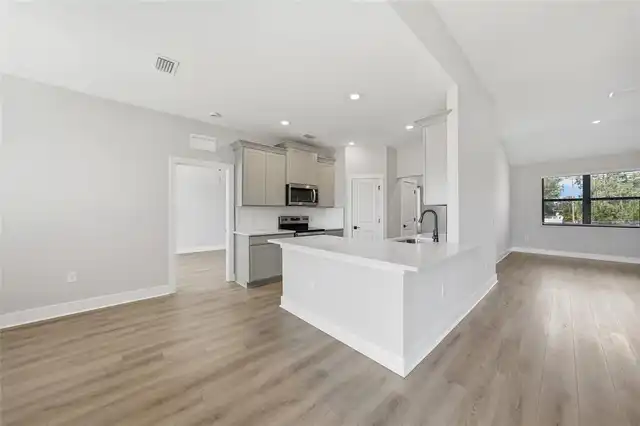 Listing Photo 12