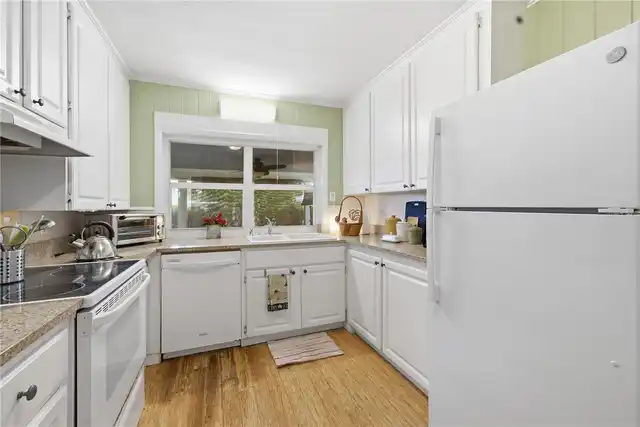 Listing Photo 9