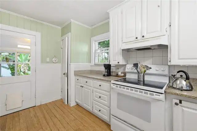 Listing Photo 11