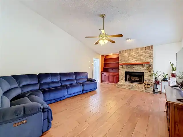 Listing Photo 6