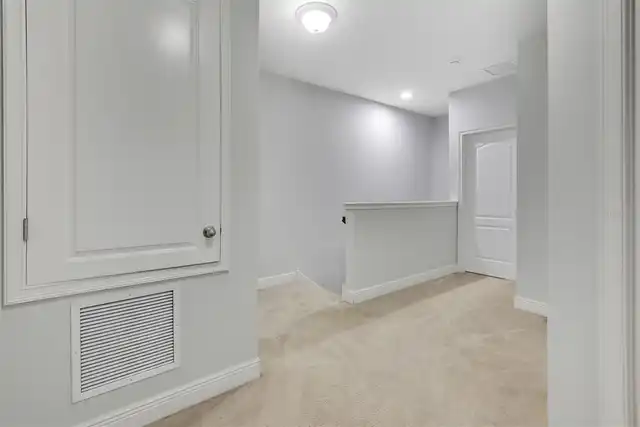 Listing Photo 12