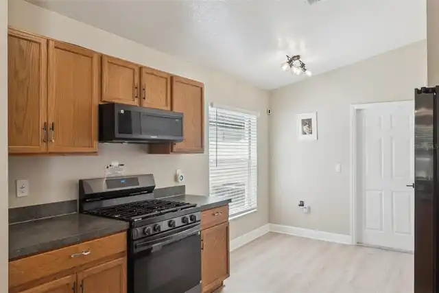Listing Photo 12