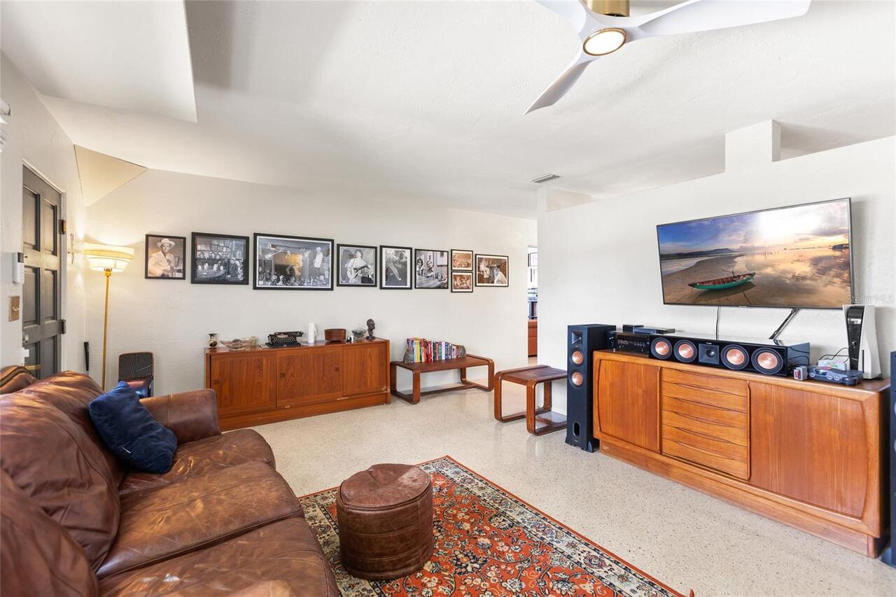 Listing Photo 10