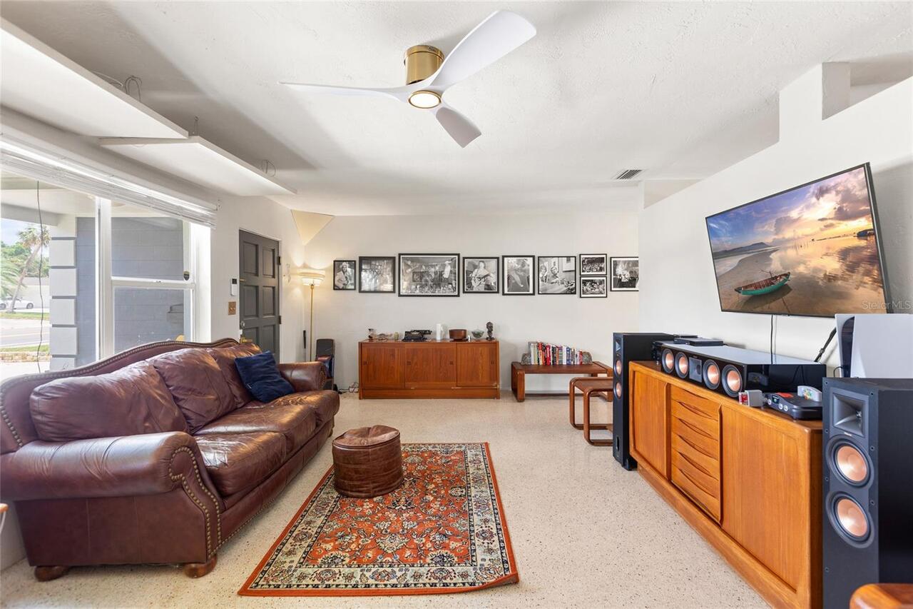 Listing Photo 11