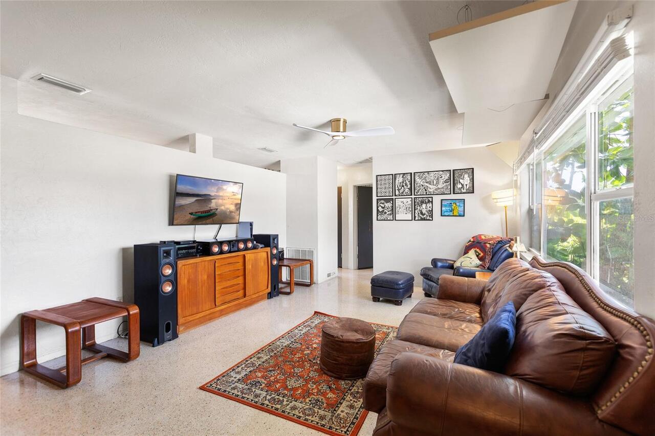 Listing Photo 12