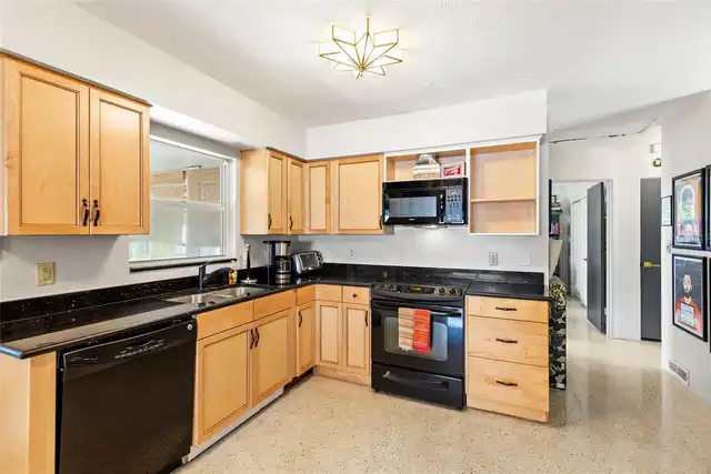 Listing Photo 17