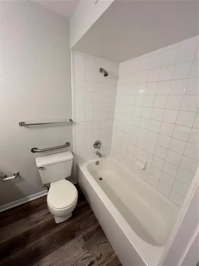 Listing Photo 17