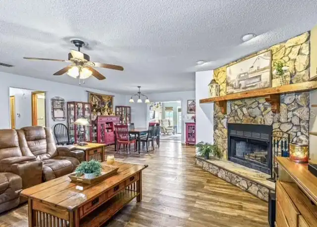 Listing Photo 11