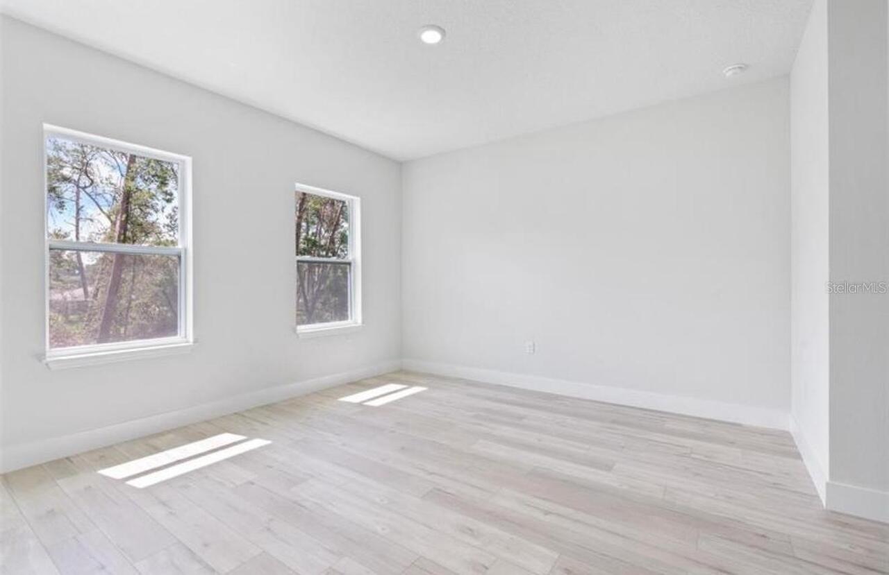 Listing Photo 12