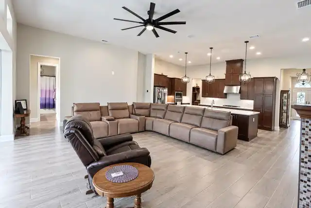 Listing Photo 10