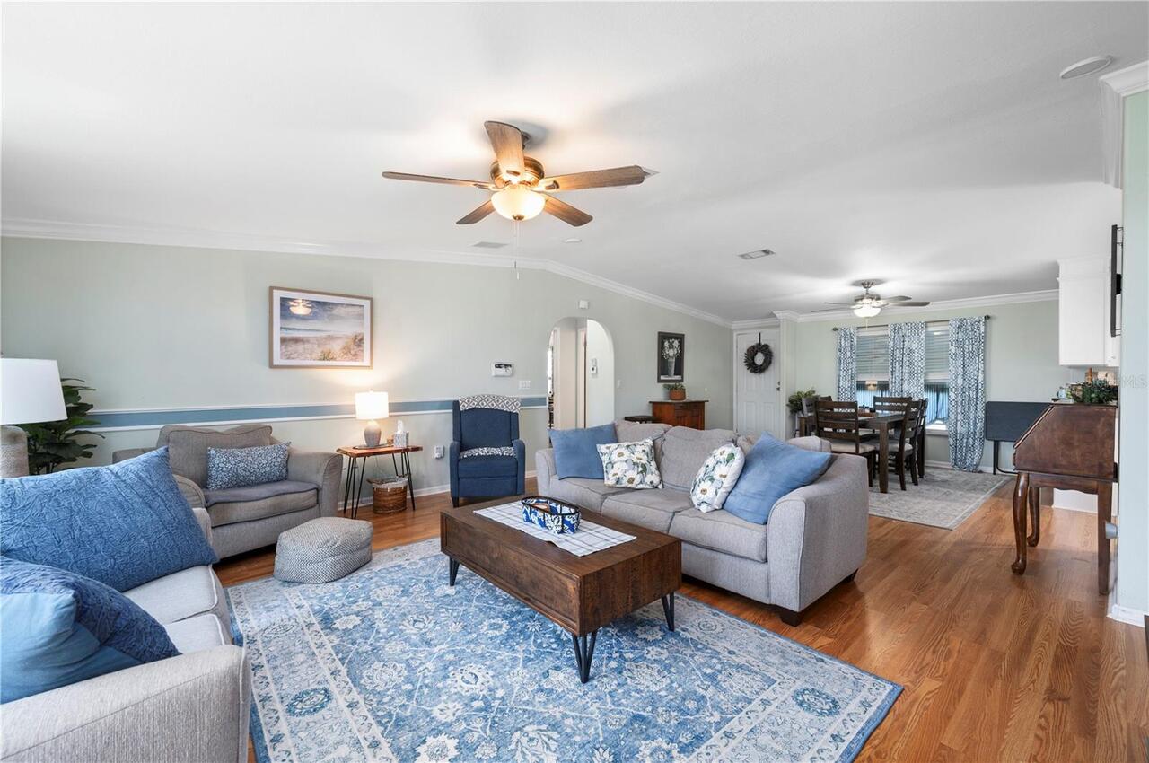 Listing Photo 11