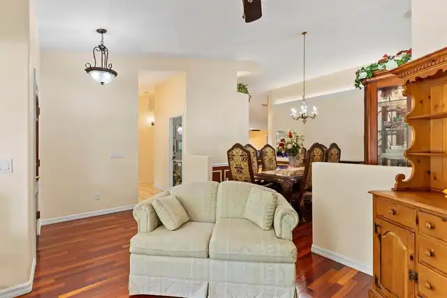 Listing Photo 12