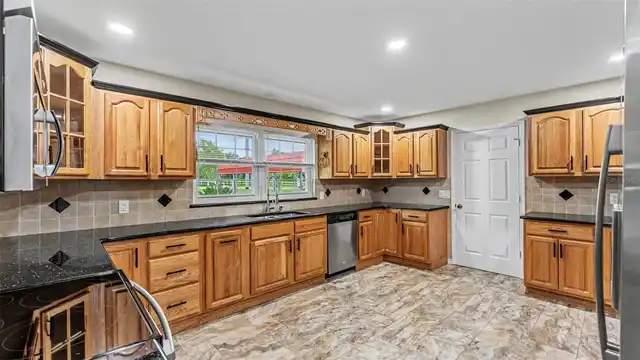 Listing Photo 13
