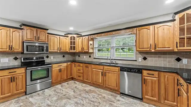 Listing Photo 17