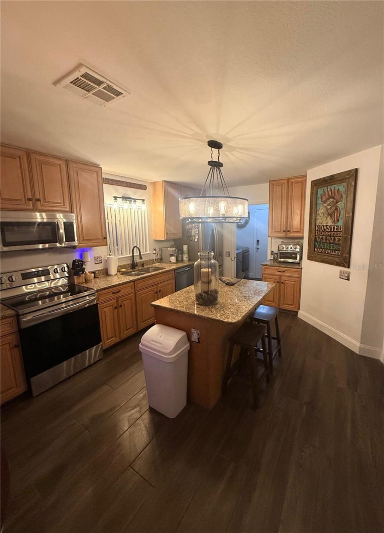Listing Photo 11