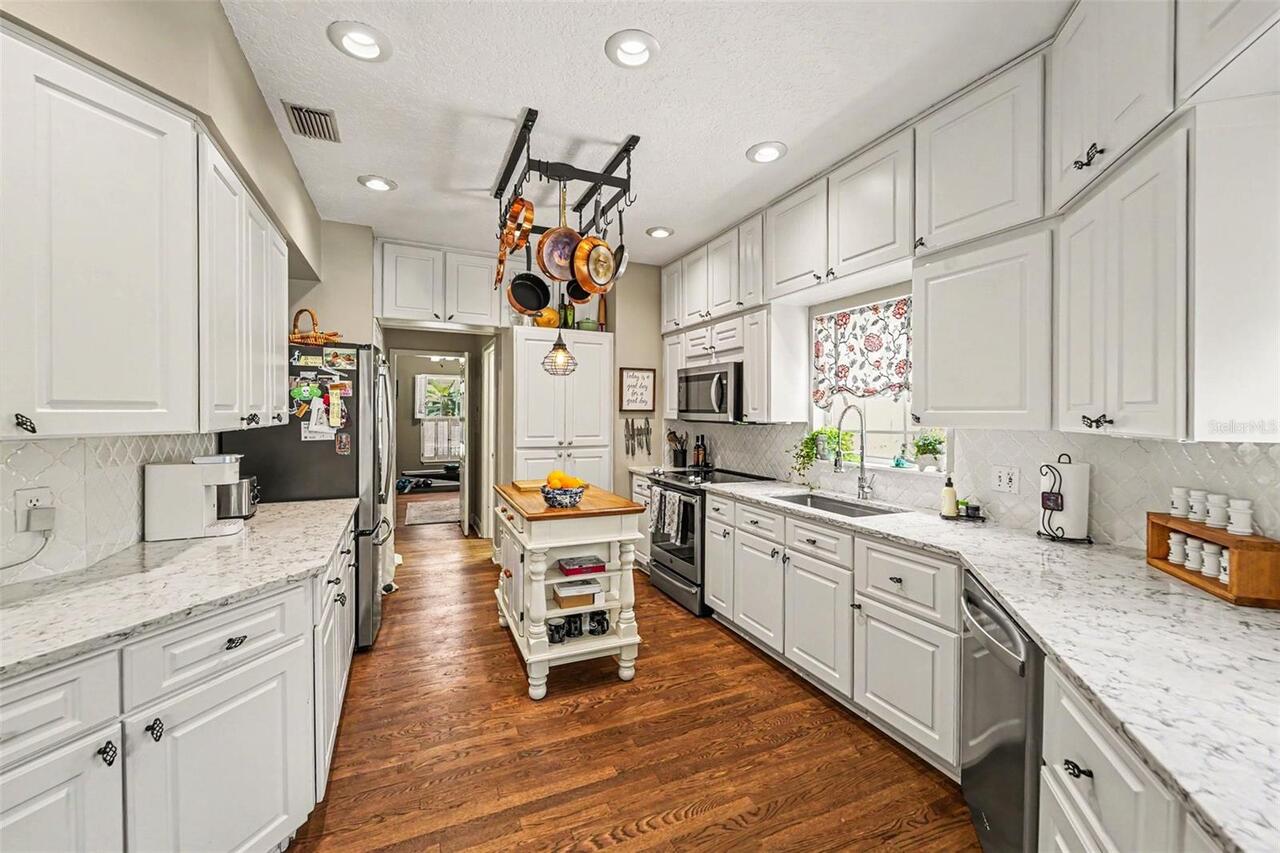 Listing Photo 11