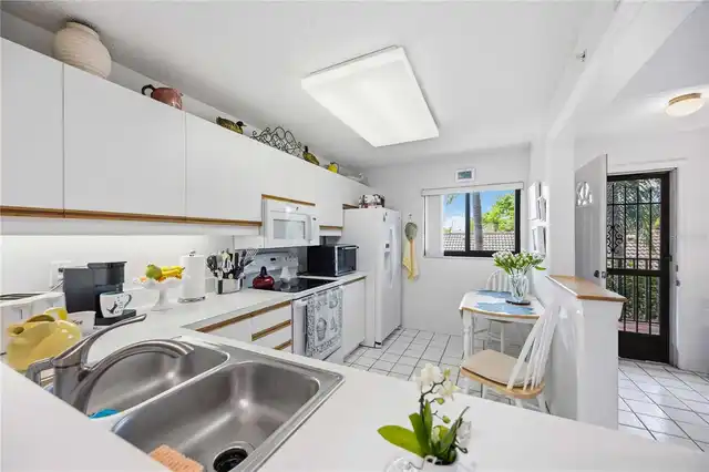 Listing Photo 12