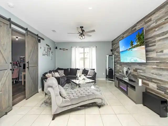 Listing Photo 11