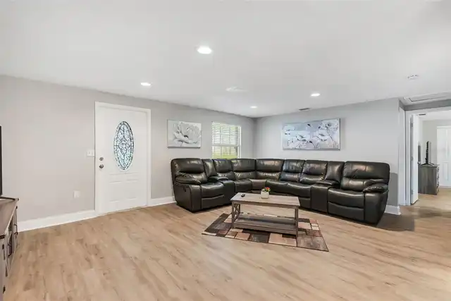 Listing Photo 9