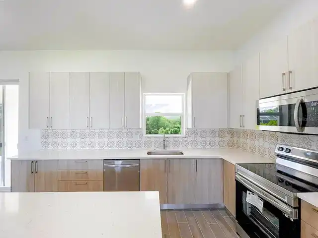 Listing Photo 9