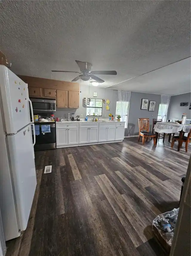 Listing Photo 6