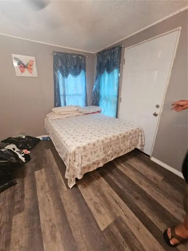 Listing Photo 8
