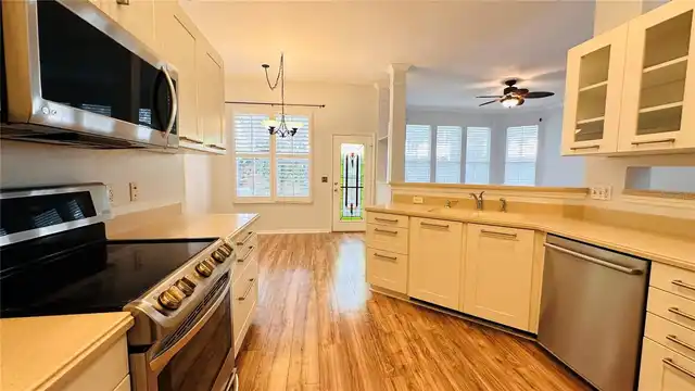 Listing Photo 8