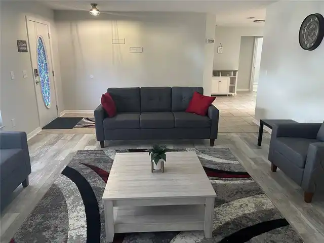 Listing Photo 10