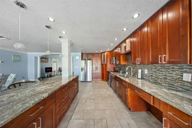 Listing Photo 12