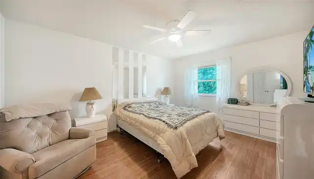 Listing Photo 14