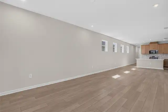 Listing Photo 8